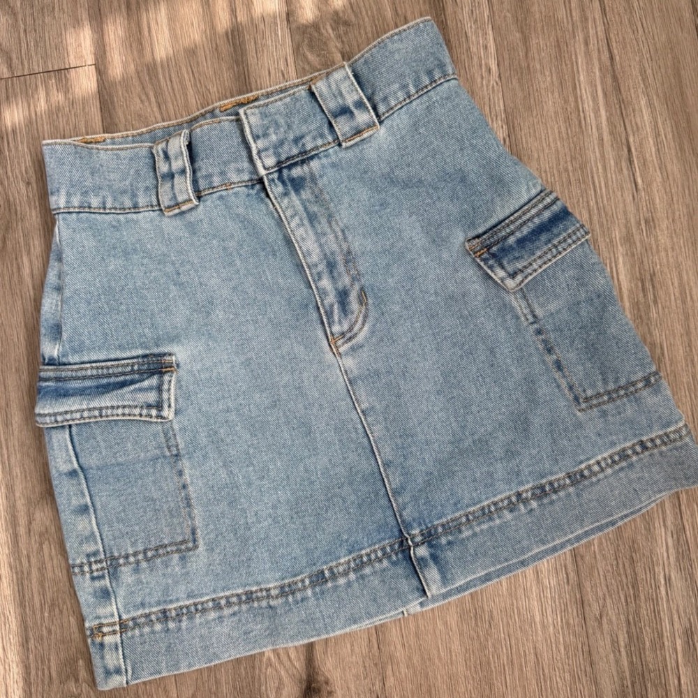 PacSun Y2K Skater Cargo Denim Mini Skirt Size 25 Light Wash 90s Utility Pockets